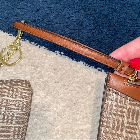 Anne Klein wristlet with coin purse - Picture 6 of 7